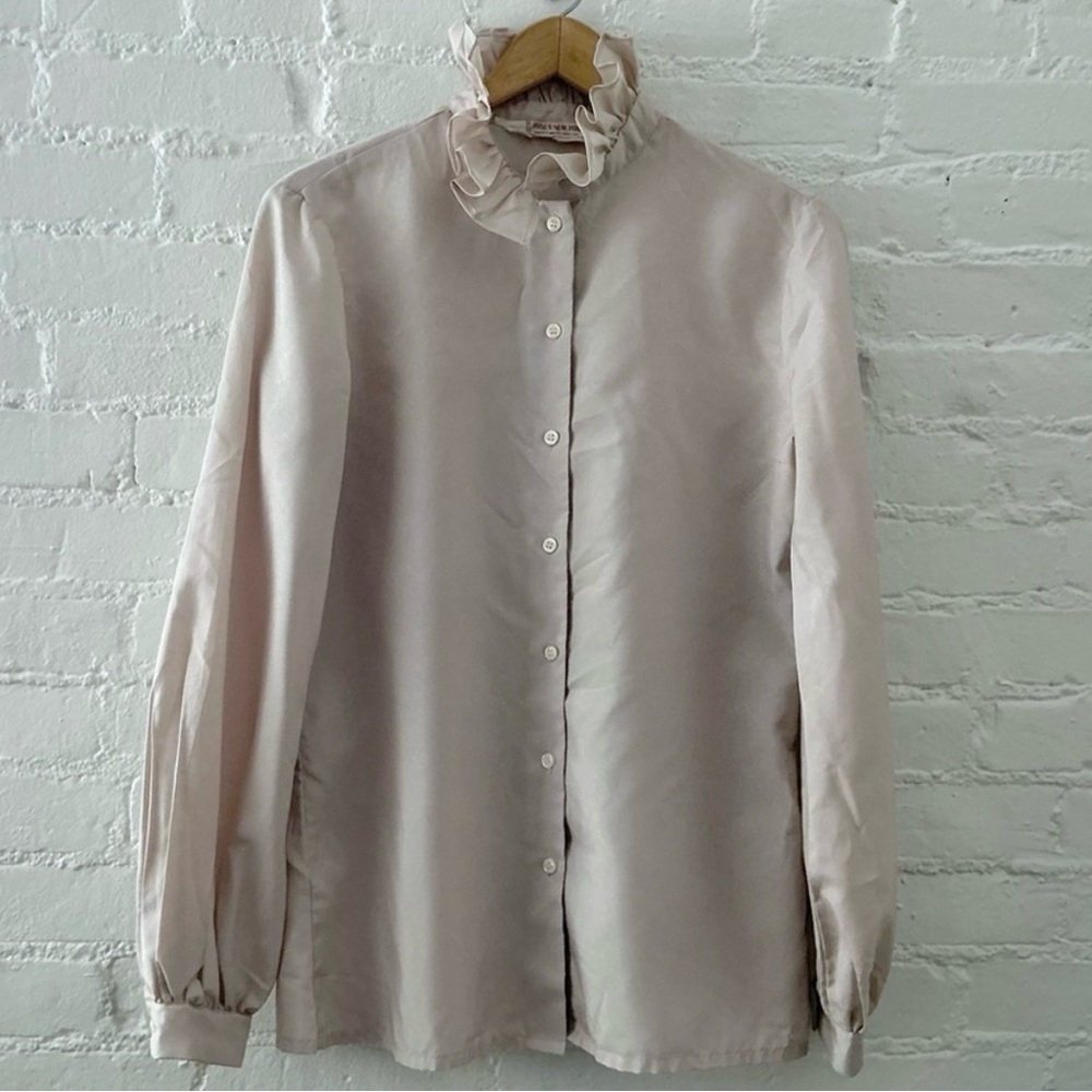Vintage Jones New York Long Sleeve Ruffle Neck Button Up Blouse Size 10 Beige